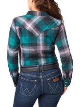 Load image into Gallery viewer, Wrangler Essential Shirt - 2321393